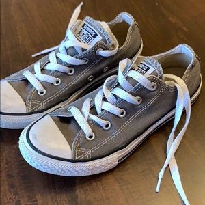 Youth Size 2.5 Gray Converse Low Tops